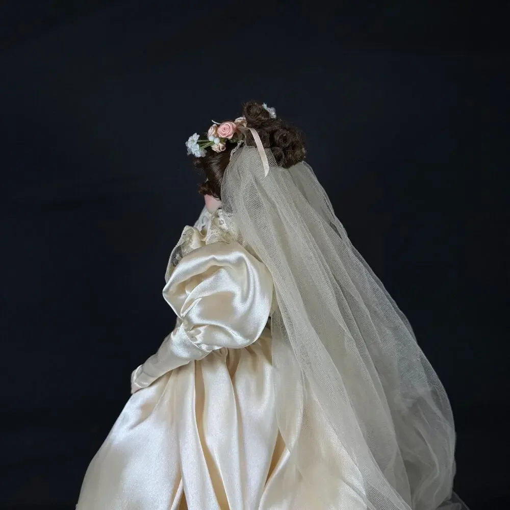 Ashton Drake Galleries Elizabeth 1990s Porcelain Doll Wedding Dress Vintage 20'